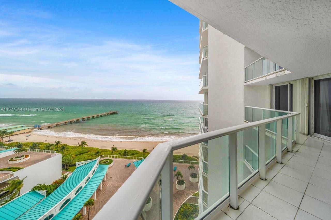 Beautiful 2 bedroom and 2 bathroom condo with direct beach access.