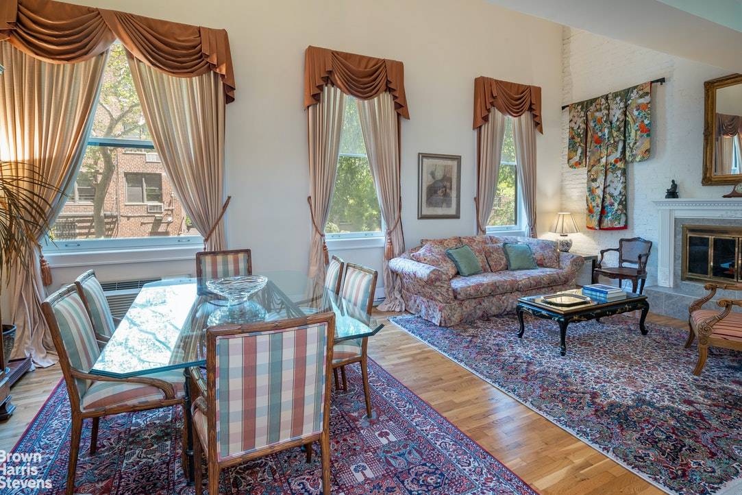 No broker's fee CYOF ! This rarely available Gramercy triplex in a classic brownstone cooperative allows for the privacy of townhome living in one of Manhattan's most elegant downtown neighborhoods.