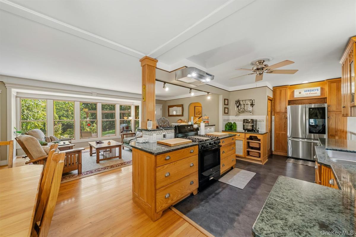 127 Hill Rd Breakfast Area