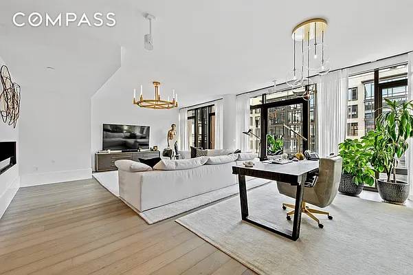 Welcome to the one of the largest and sophisticated designer homes available throughout Williamsburg, unit L53 at The Oosten.