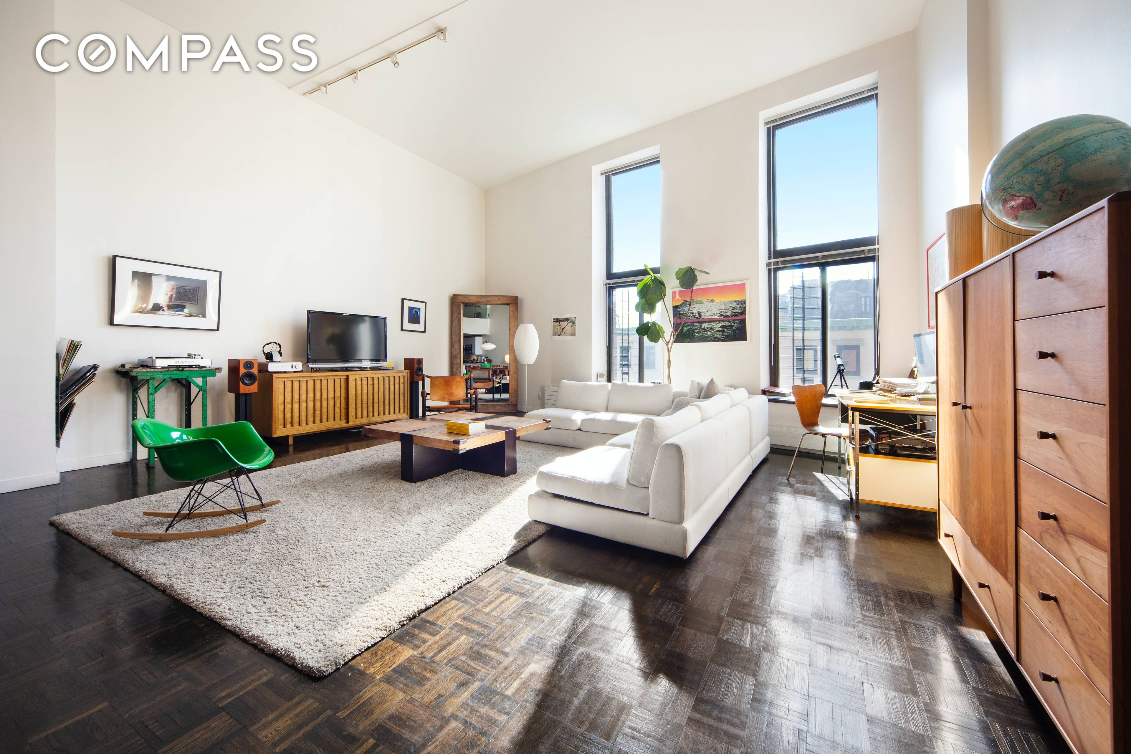 Dramatic ceiling heights and open southern city views draw you in to this 2 bedroom, 2 bathroom Nolita duplex loft.