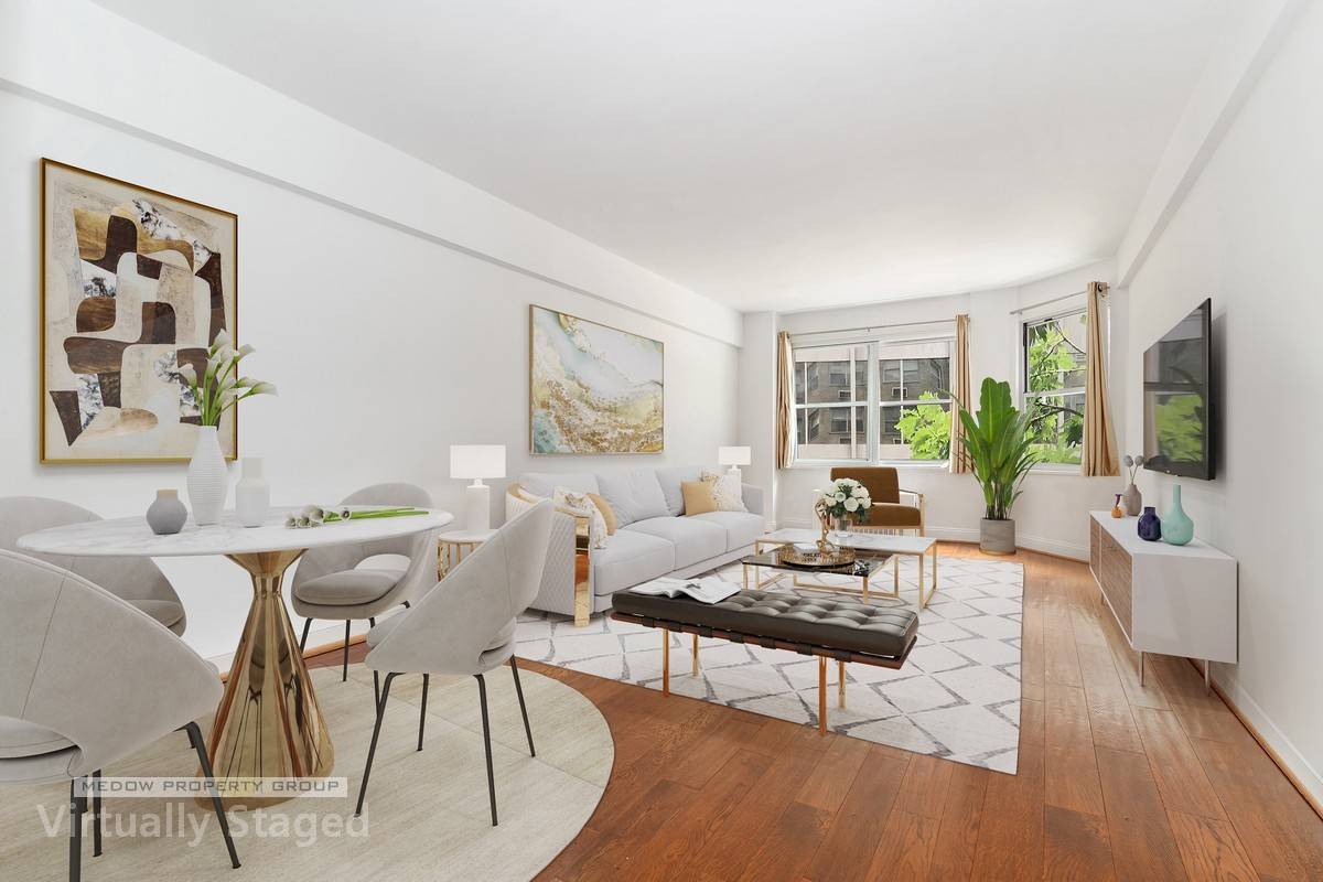 Live the good life on Park Avenue in this modern, renovated home with a townhouse feel and treetop views.