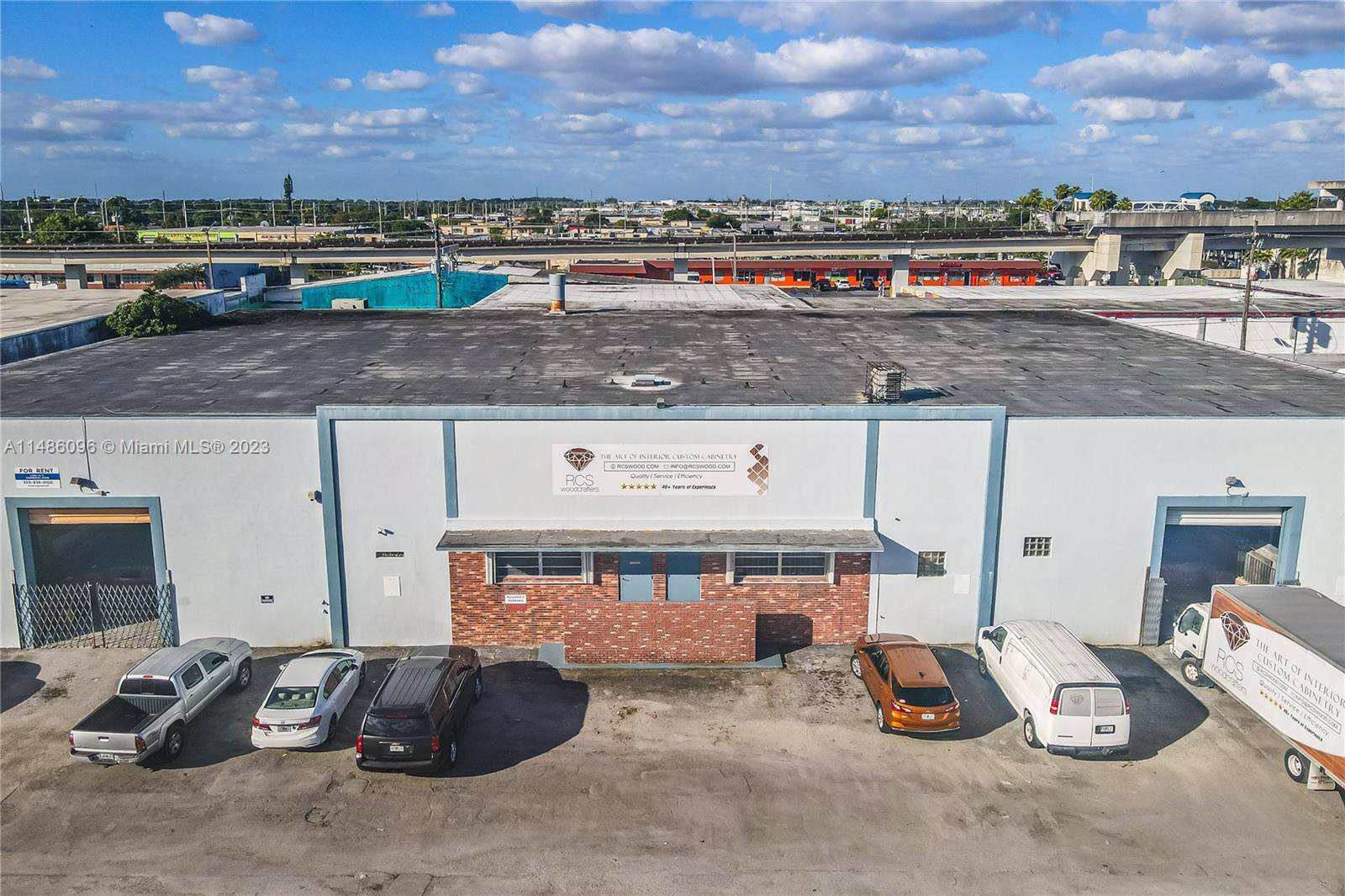 We are thrilled to present to you a prestigious dock height warehouse for an end user and or developer in the middle of Hialeah's fastest growing area.