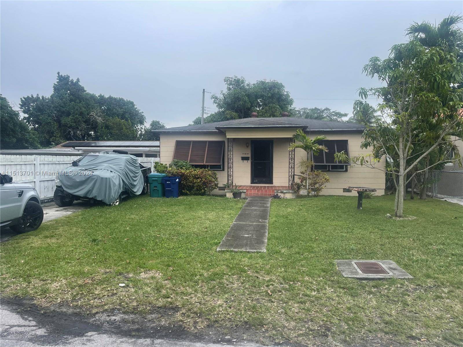 Prime location in Miami Shores, investor special needs some TLC, 2 bedrooms and 1 bathroom with a Florida room, screened porch, located in a dead end in a great neighborhood.