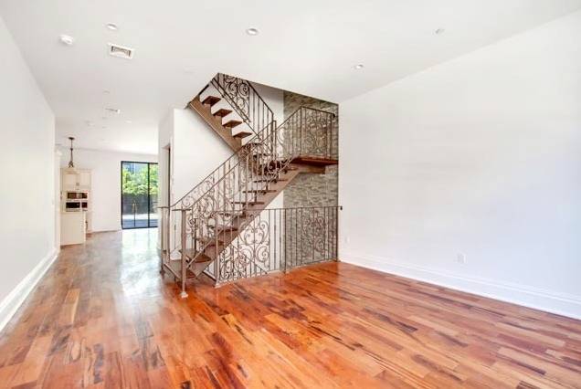 Come live in this fully renovated 25 foot wide brownstone triplex in historical Stuyvesant Heights.