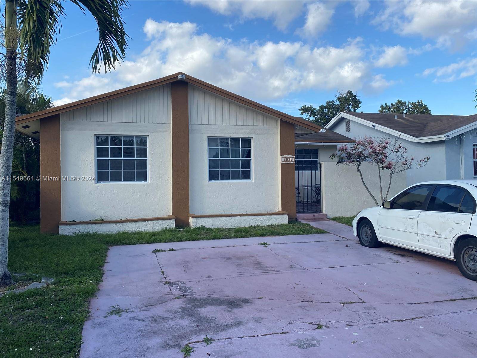 Nice 3 2 single family home at Lakes of Acadia in Miami Gardens close to schools, shopping centers and highways.