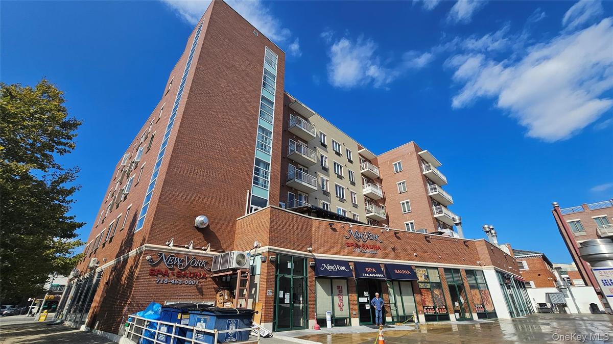 View of apartment building / complex
