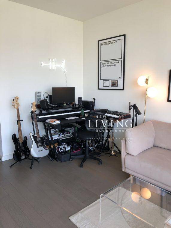 NEW TO MARKET ! ! No Fee ALCOVE STUDIO Lowest priced with w d in unit, WIC andhigh ceilings.