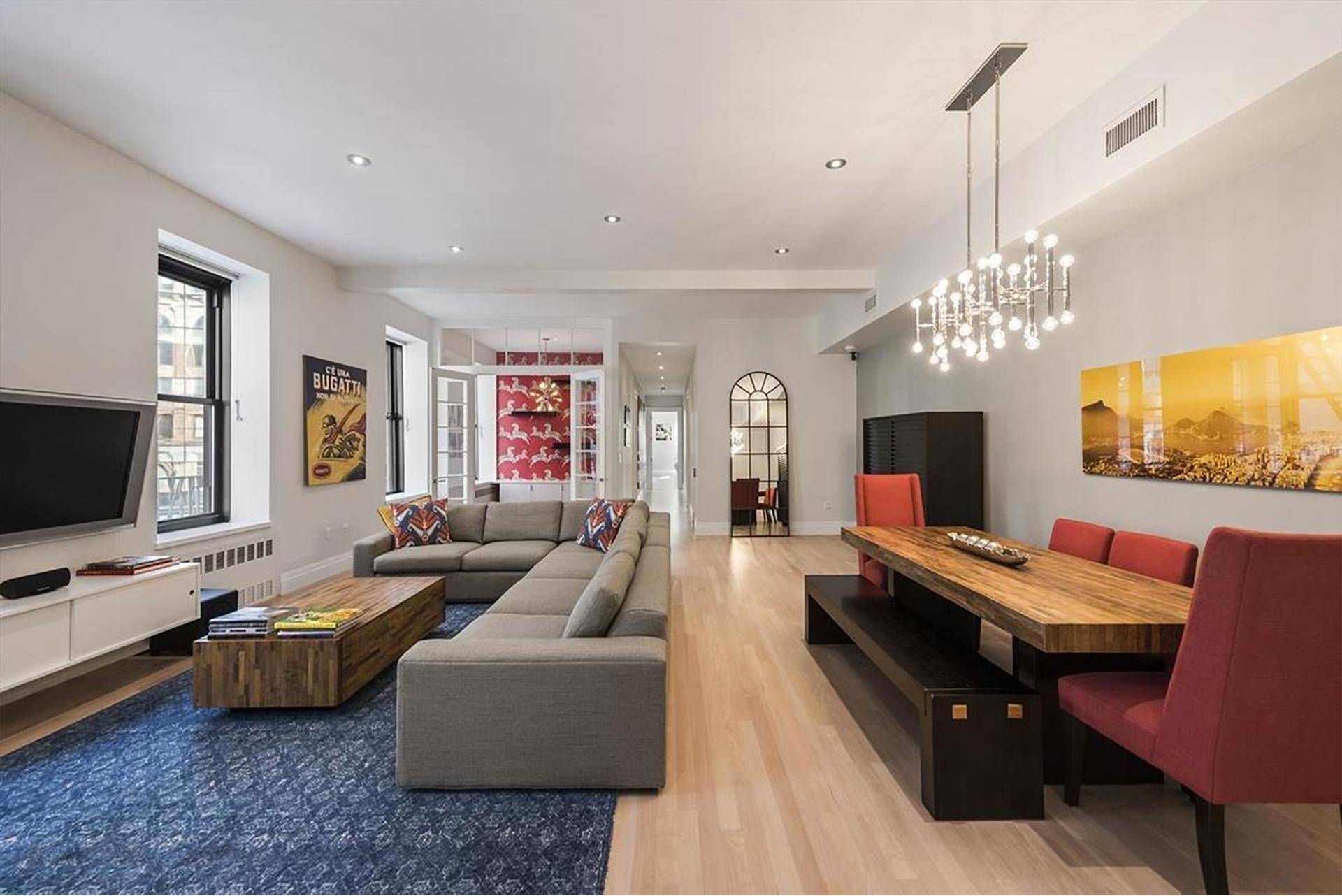 Mint condition four bedroom condominium loft in the heart of Greenwich Village, with three full bathrooms, private laundry and central air conditioning.