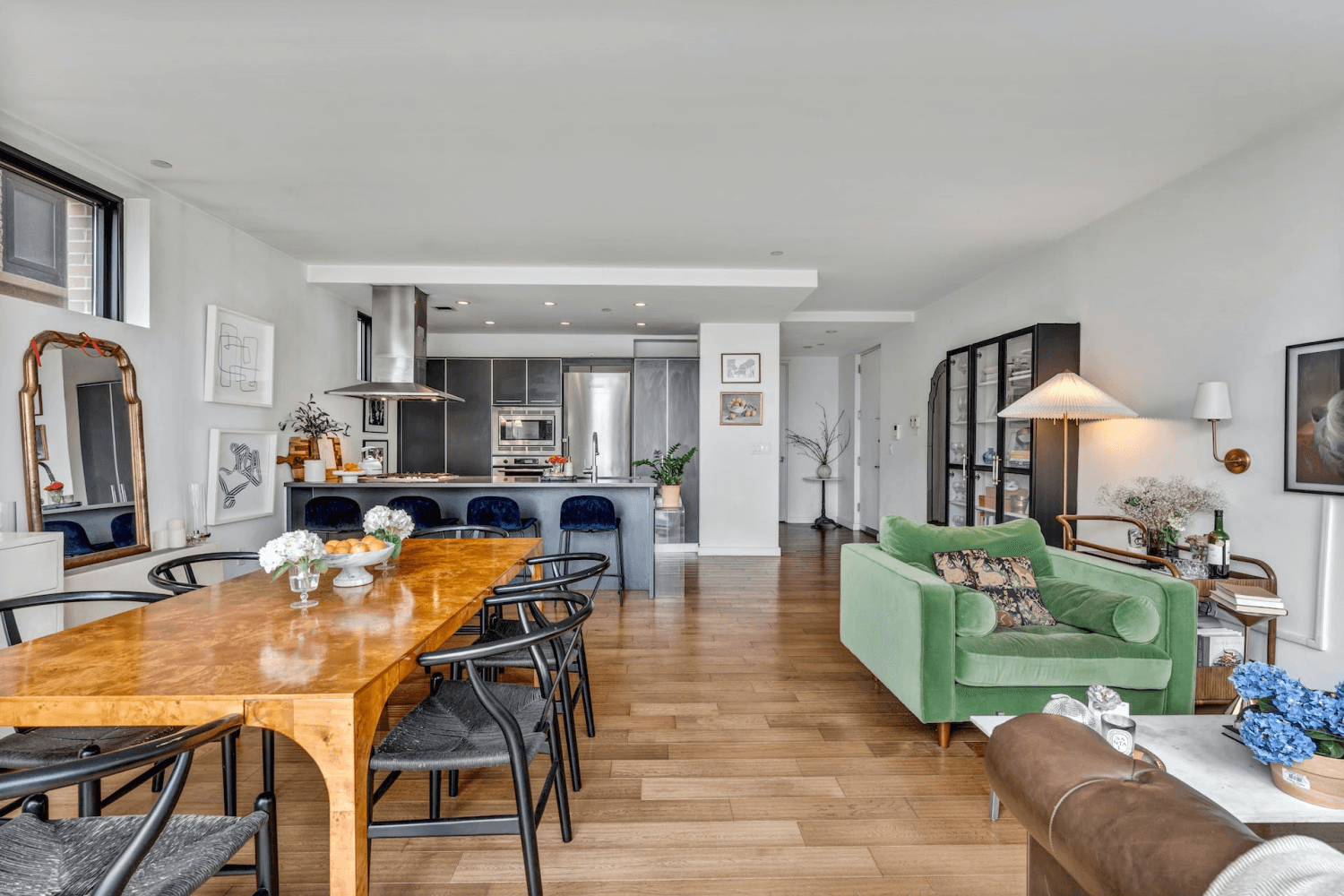 This beautiful and spacious 880 SF one bedroom is located on the corner of North 10th and Berry Street, in the sought after Northside of Williamsburg.