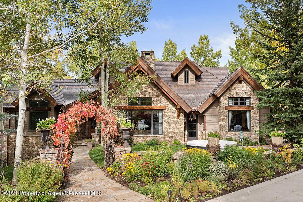 Superior craftsmanship becomes abundantly apparent as you enter this stunning Aspen residence in the exclusive Five Trees neighborhood.