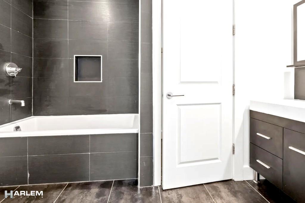 Apt 1 Bathroom 1