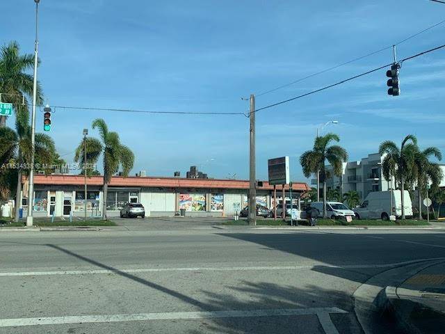 Exclusive retail Building in Hialeah Located in a prominent area, such as a busy shopping district, high foot traffic area, or near popular landmarks.