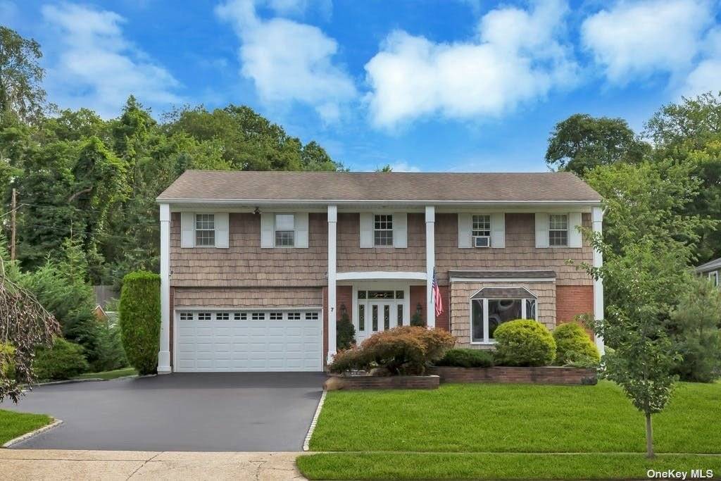 Immaculate 5 Bedroom, 2. 5 Bath Brookfield Colonial Located In A Cul De Sac.