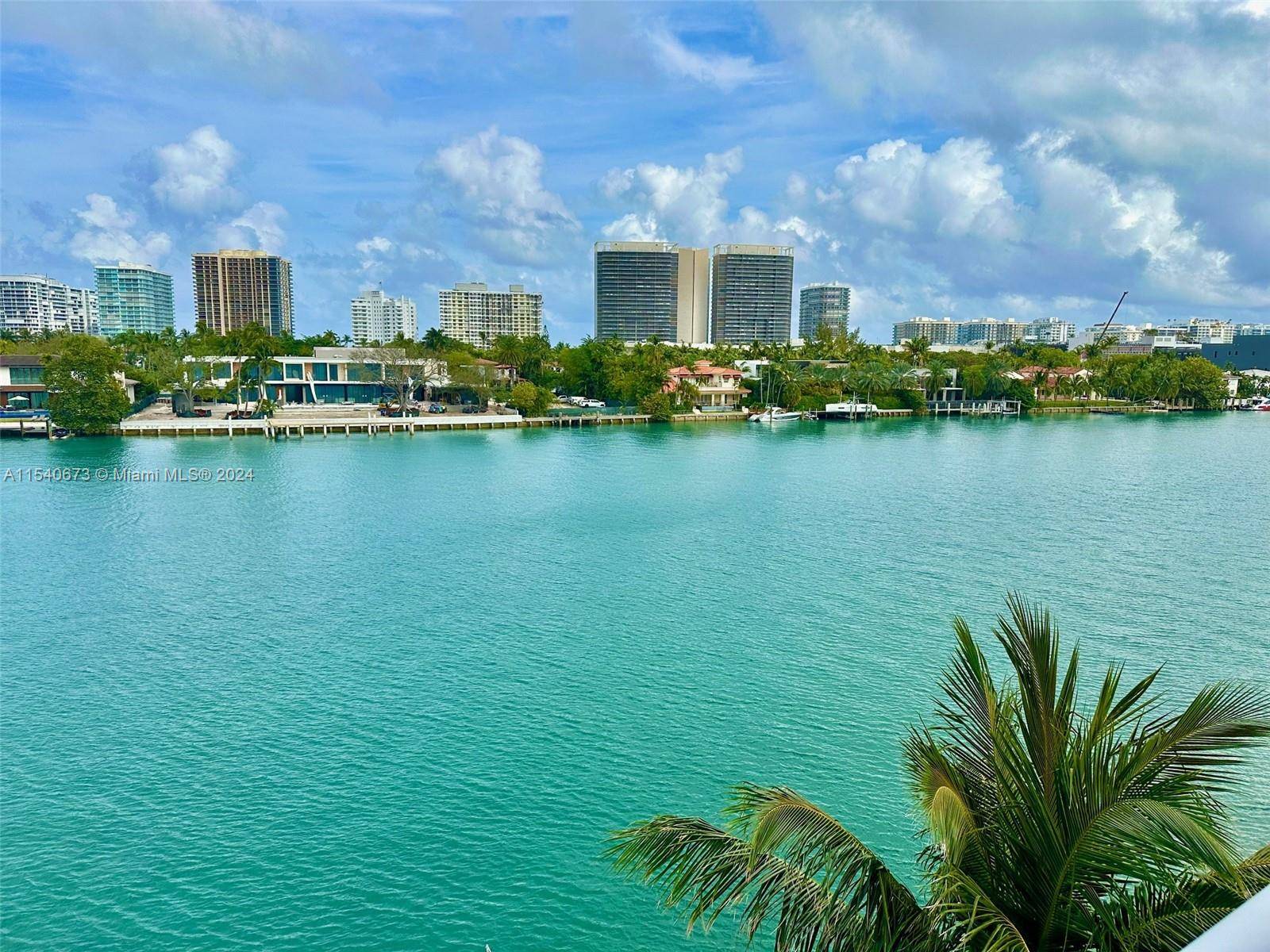 La Mare Signature 701 offers a ONCE in a LIFETIME Opportunity to buy an ENTIRE FLOOR in a Luxury, Waterfront Miami Condo.