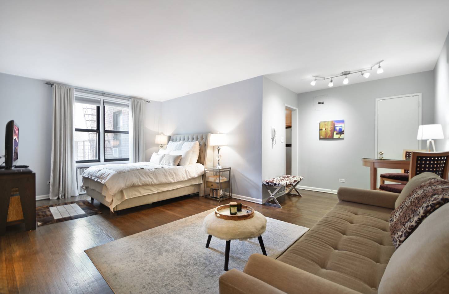 Mint condition alcove studio in a fabulous co op building on a beautiful treelined prime Upper East Side Street.
