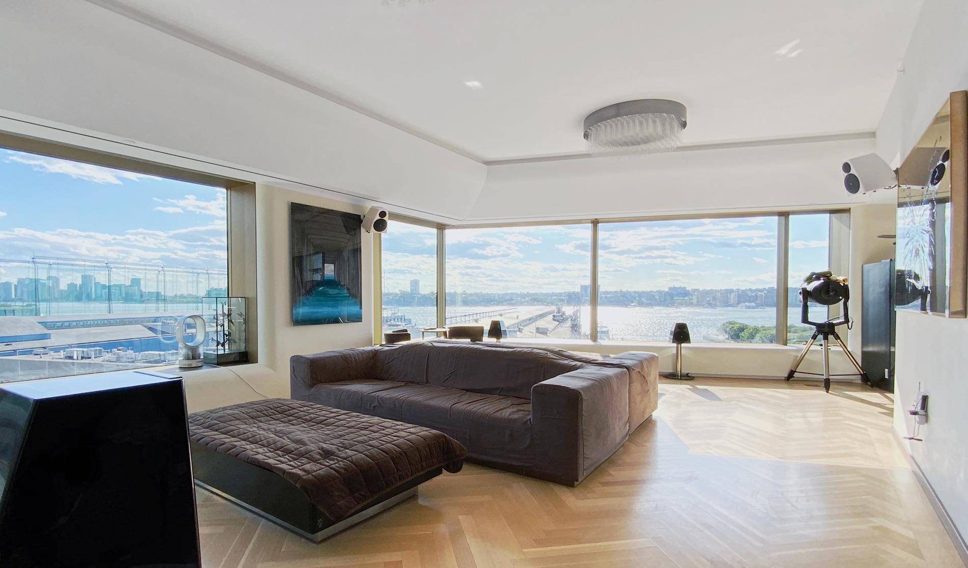 Enjoy the breathtaking views and luxury living at this Norman Foster designed west Chelsea charm.