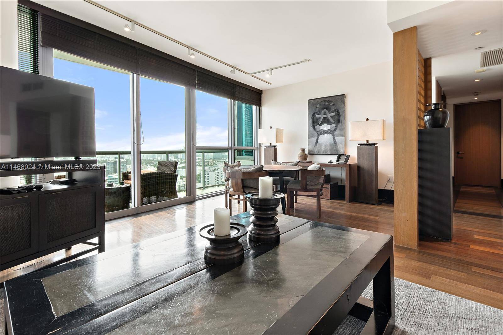 Spectacular apartment located in one of the most coveted areas of South Beach, located in one of the best buildings full of luxury and attention, fully furnished.