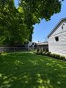 Side yard for Apartment