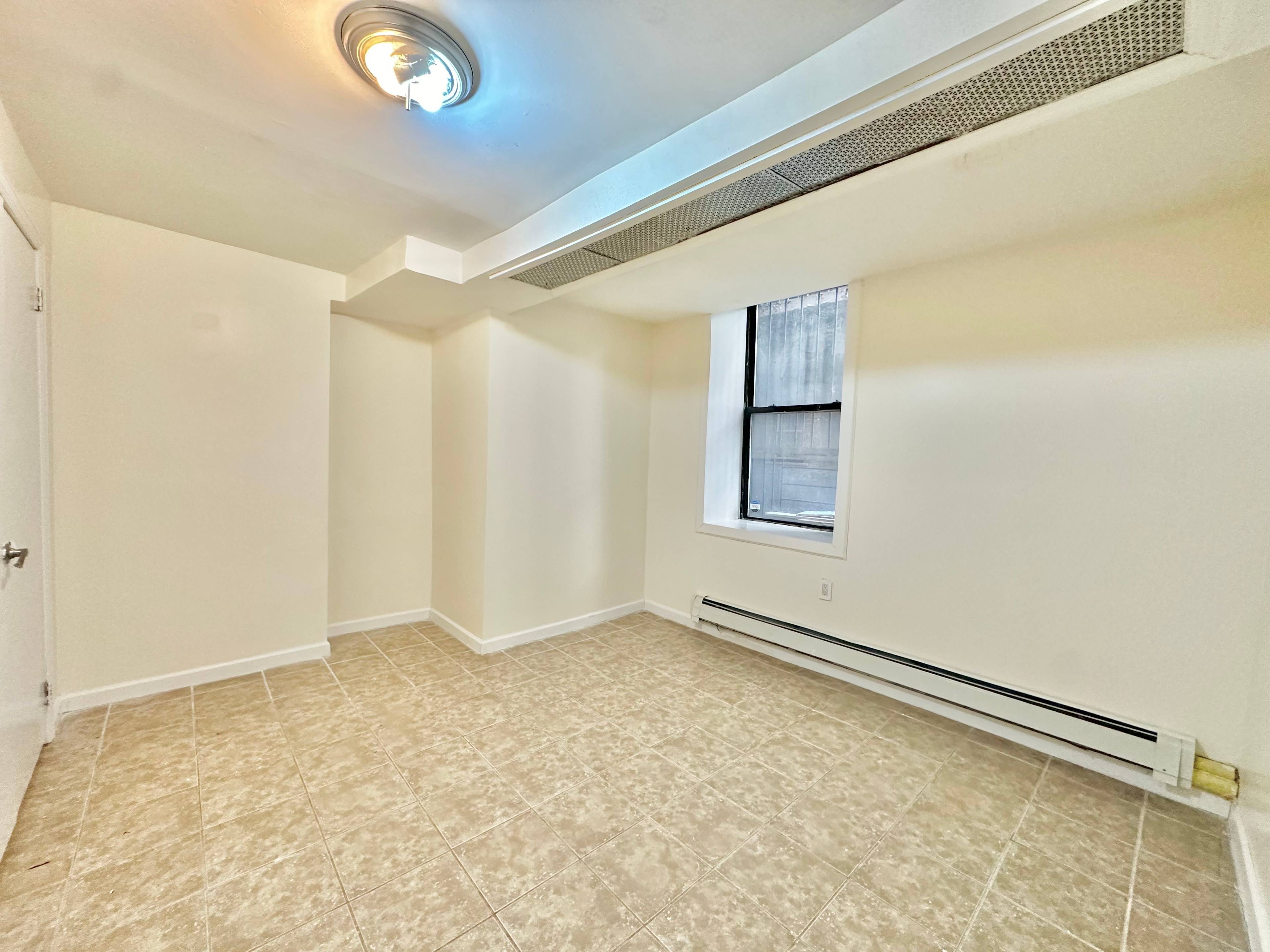Large 4 bedroom basement apartment in Washington Heights !