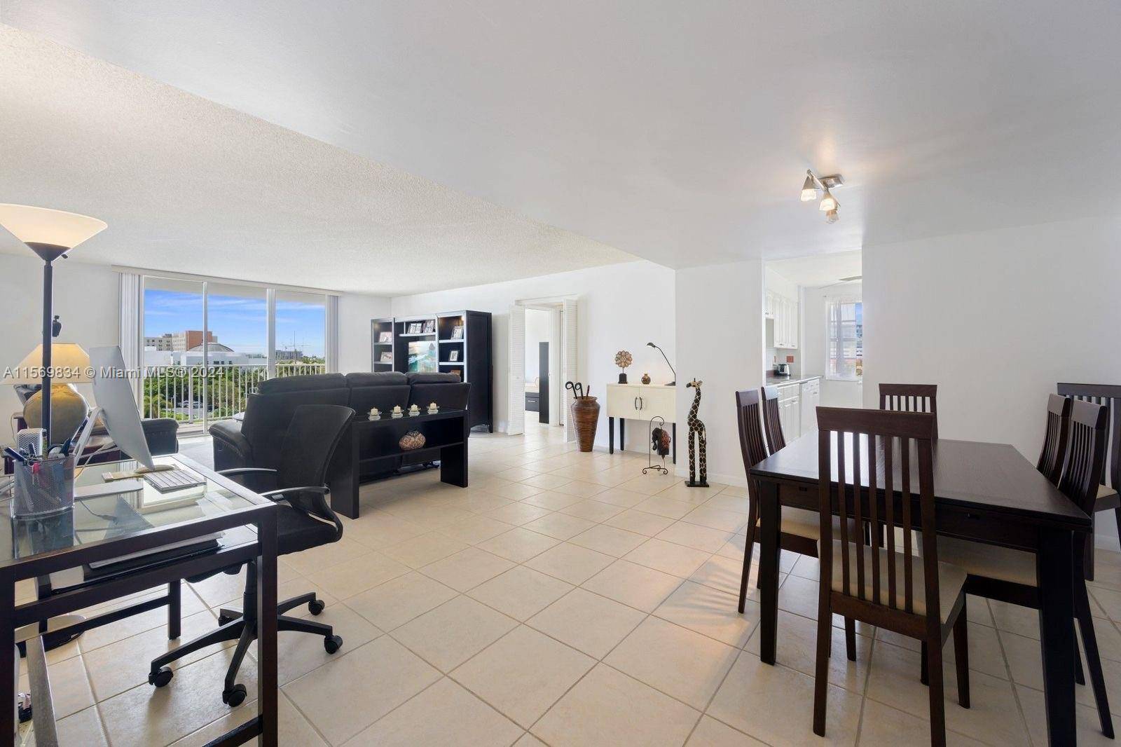 This beautiful corner and spacious unit located at the Admiral Port building located close to the Aventura Mall.