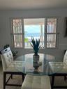 Comedor con vista al mar / Dining room with ocean view