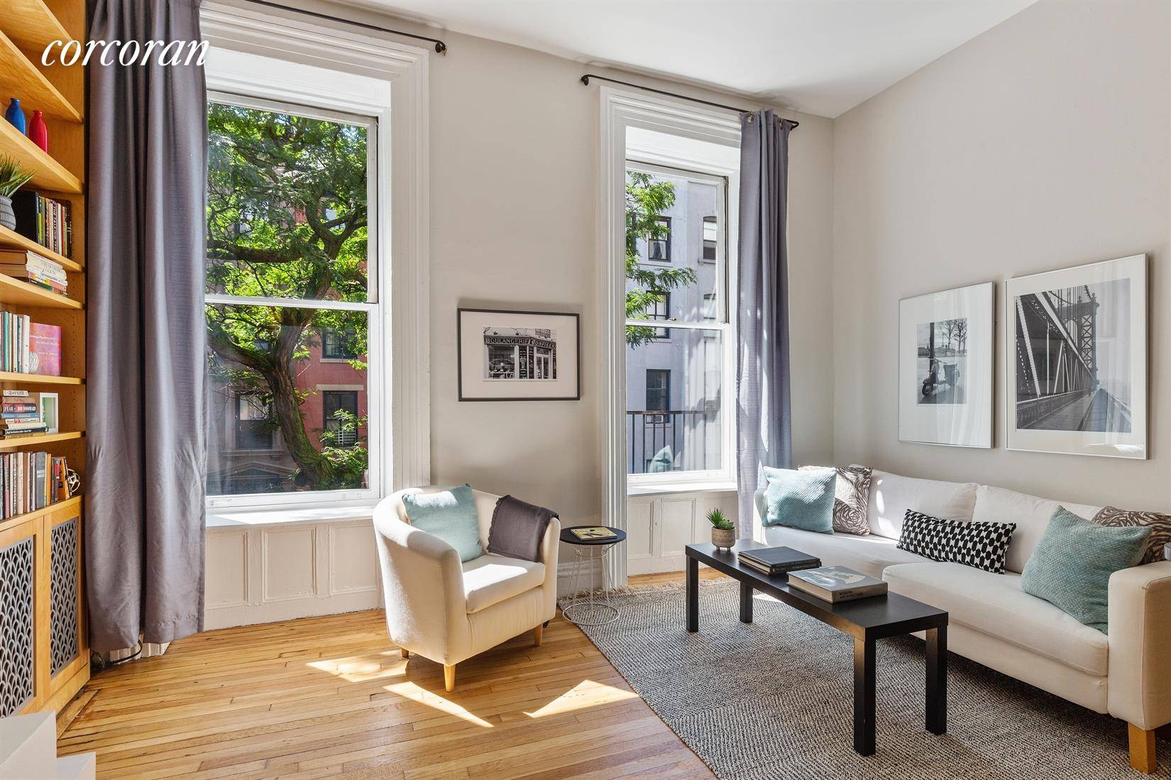 On beautiful Columbia Heights in the heart of tree lined Brooklyn Heights, this light filled studio feels as if it's in Paris !