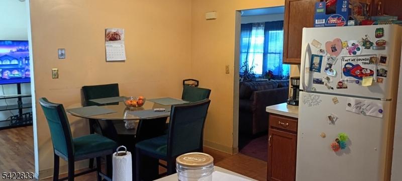 Eat-in-Kitchen