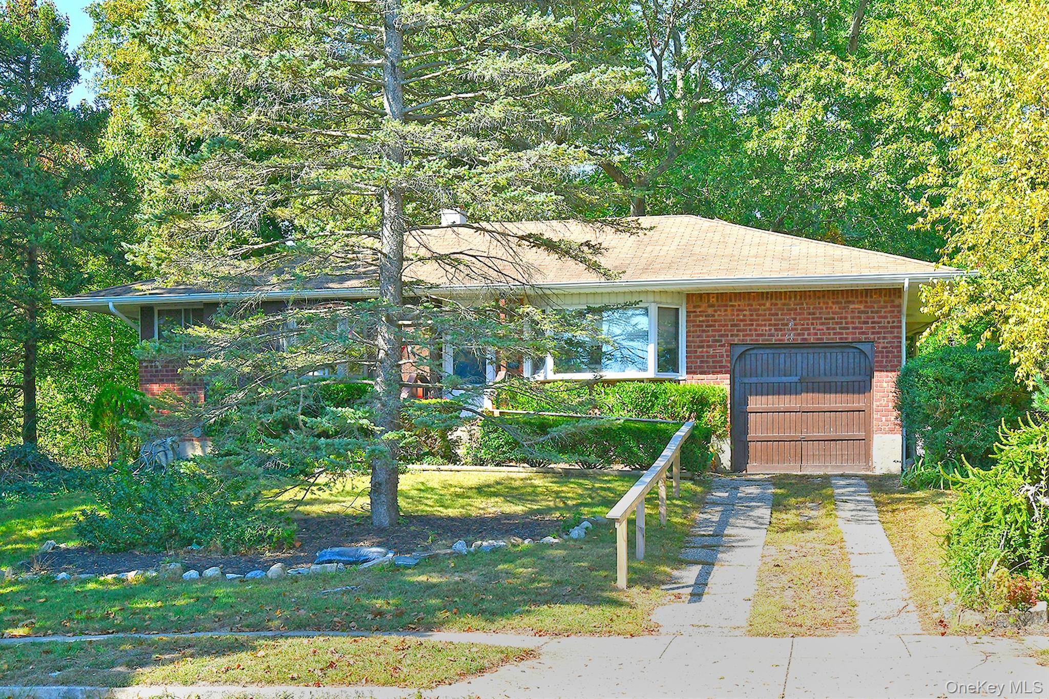 Wonderful opportunity to make this Valmont ranch located in Commack SD your own !