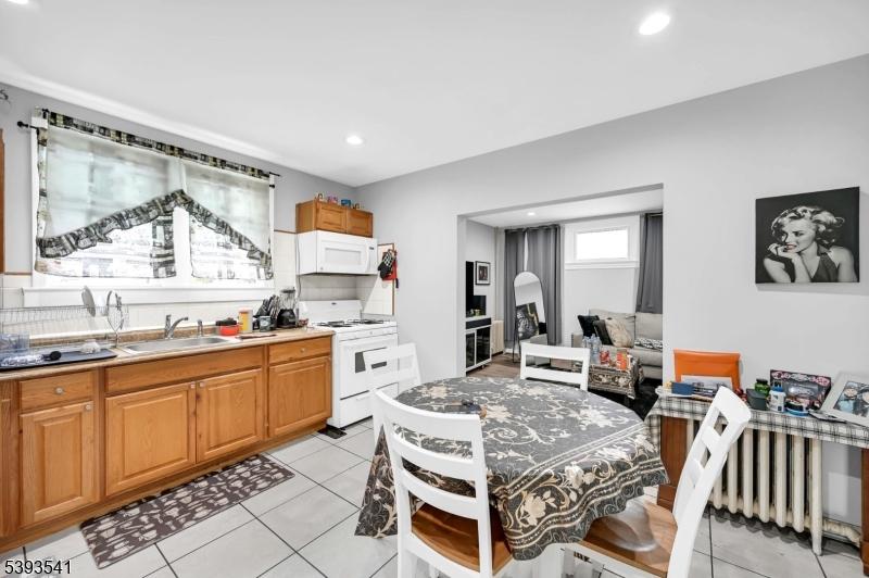 FIRST FLOOR KITCHEN