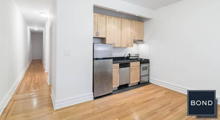 NO FEE amp ; 1 FREE MONTH gross rent 3995Massive 3 bedroom apartment in the prime Upper East Side !