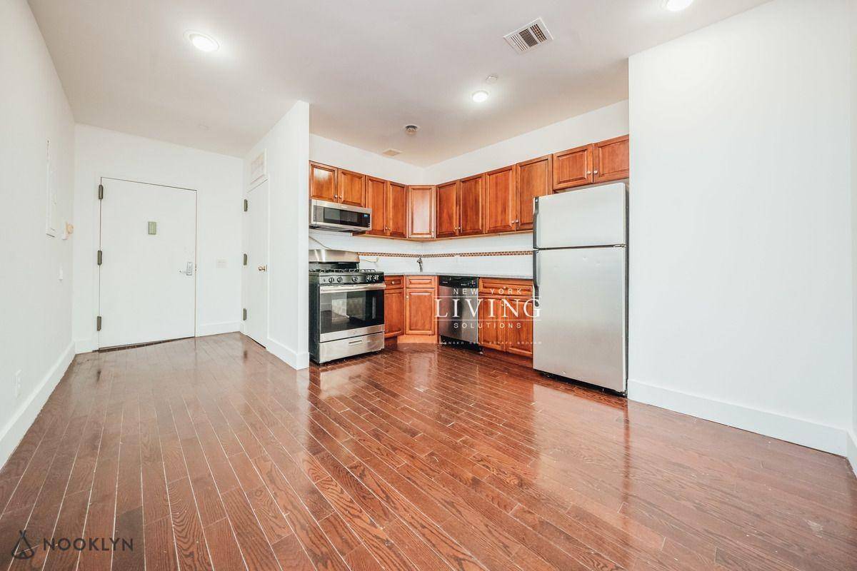 BEAUTIFUL NEWLY RENOVATED 5 BEDROOM APARTMENT IN BUSHWICK !