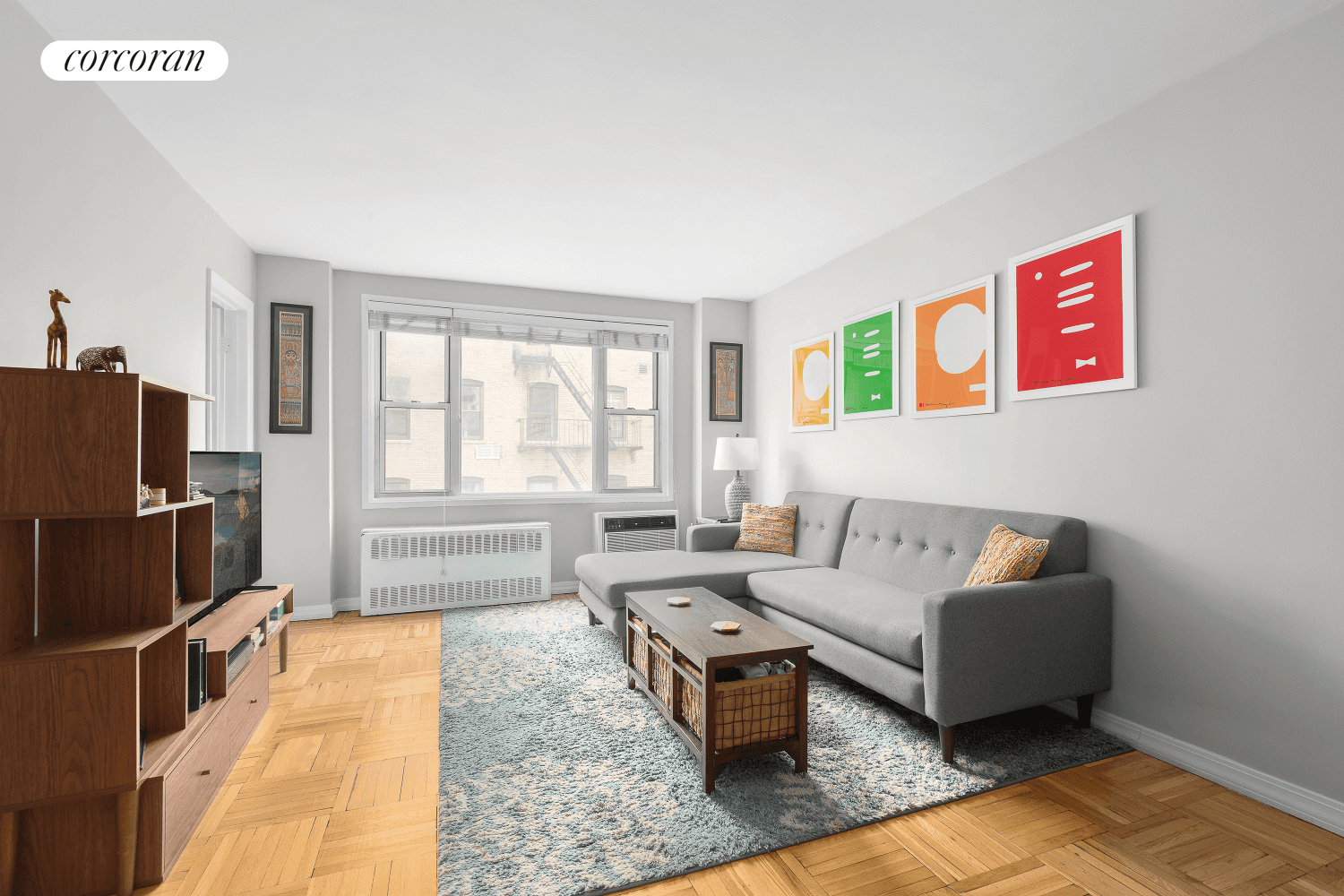 YORKVILLE ONE BEDROOM Welcome to this inviting coop on charming, tree lined, East 77th Street.