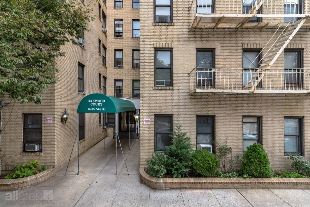 Beautiful One Bedroom corner unit apartment in the heart of Woodside.