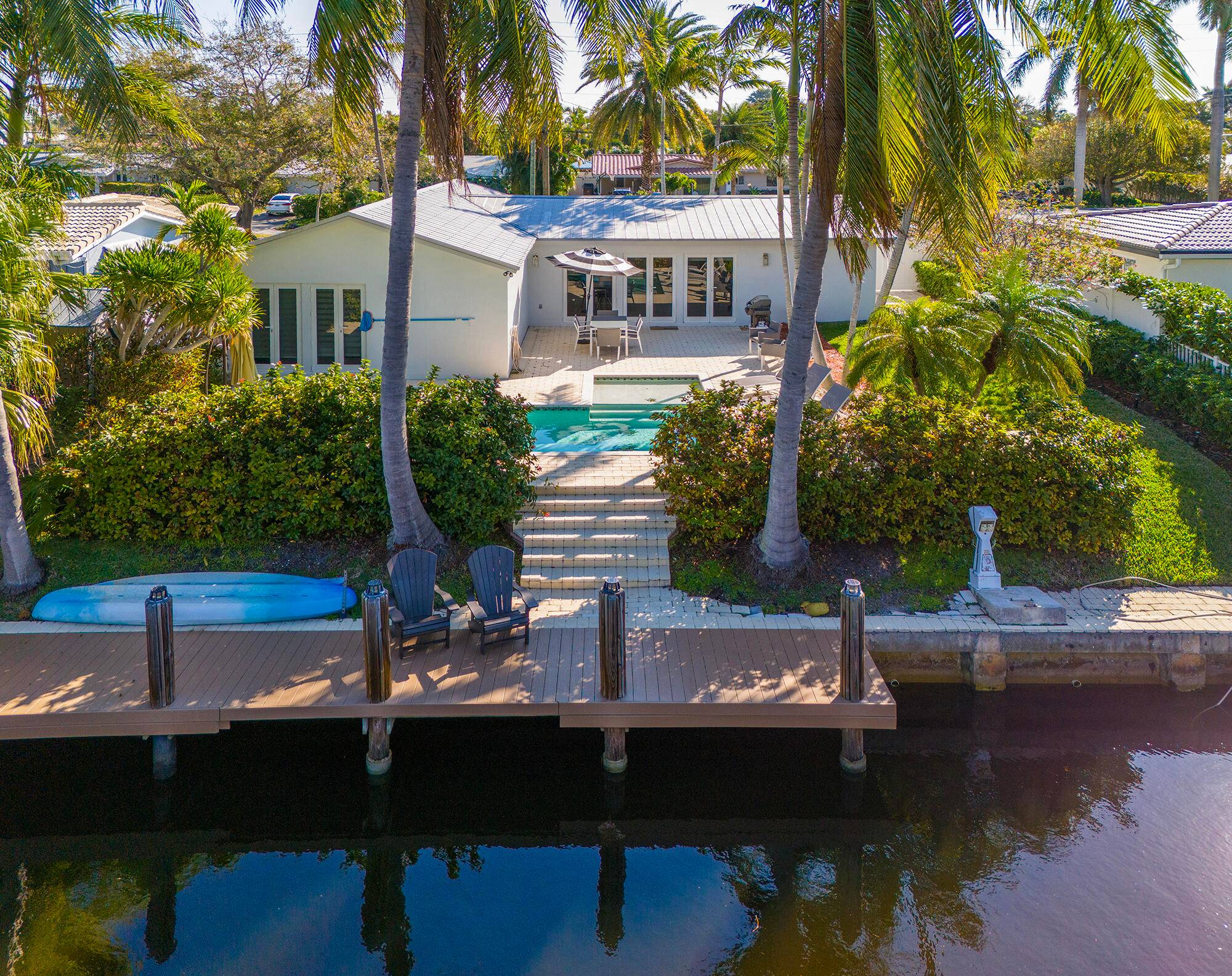 Nestled along the serene waters of Deerfield Beach, Florida, this 3 bedroom, 3 bathroom retreat epitomizes coastal luxury and relaxation.