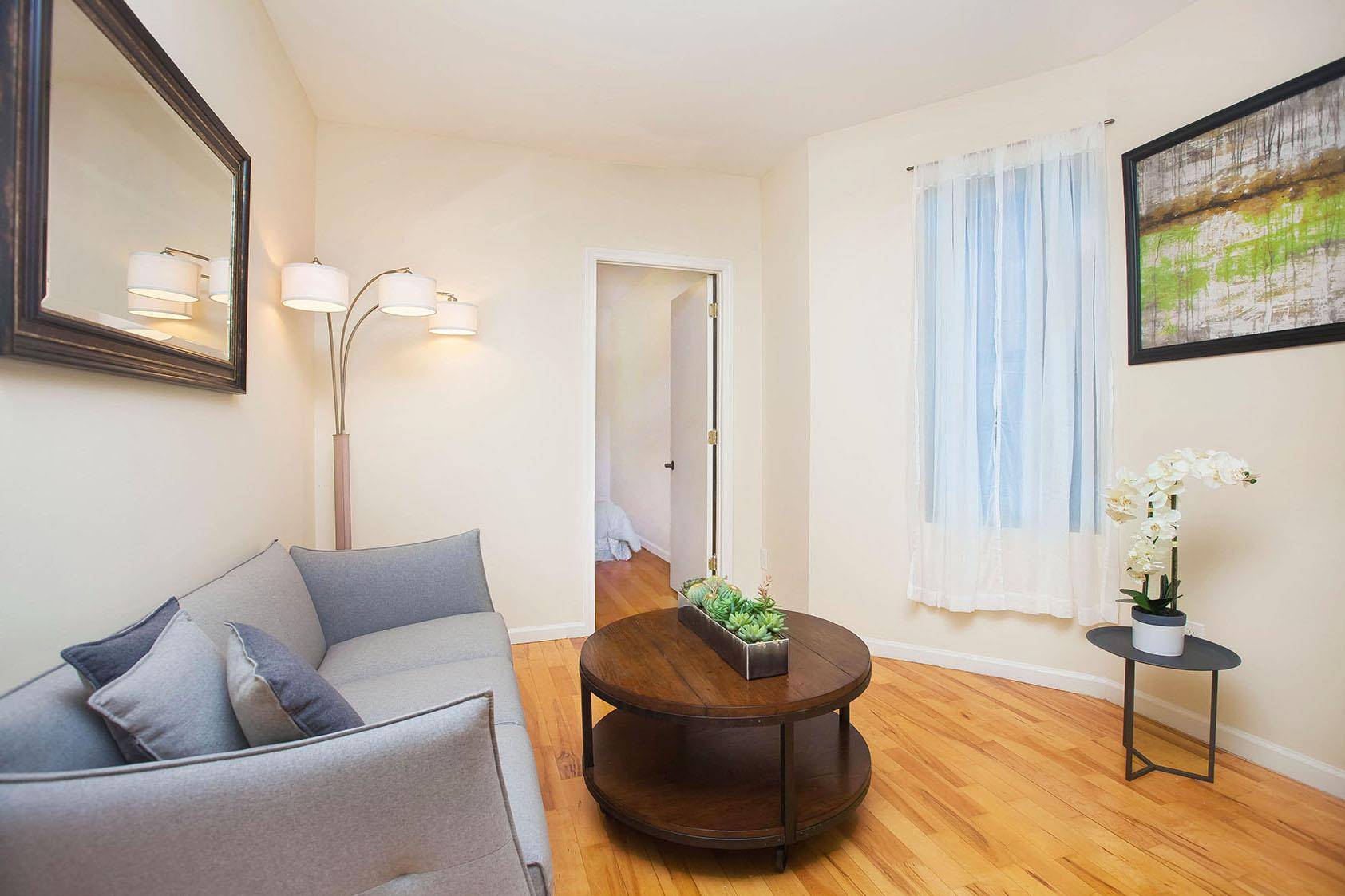 Located in the heart of South Harlem, this great condition 1 bedroom Condo is located 3 short blocks from Central Park, near the B, C, 2, 3 subway lines and ...