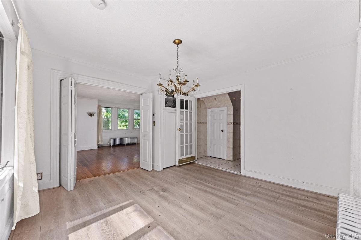 Dining room.
