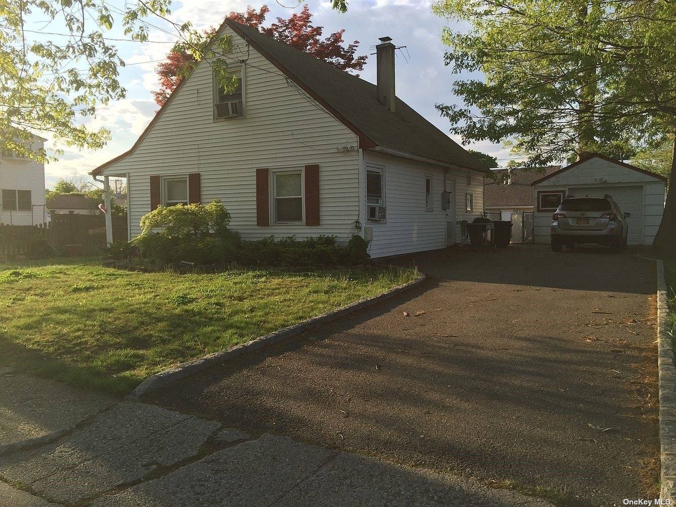 Great opportunity to acquire a well maintained house in West Hempstead.