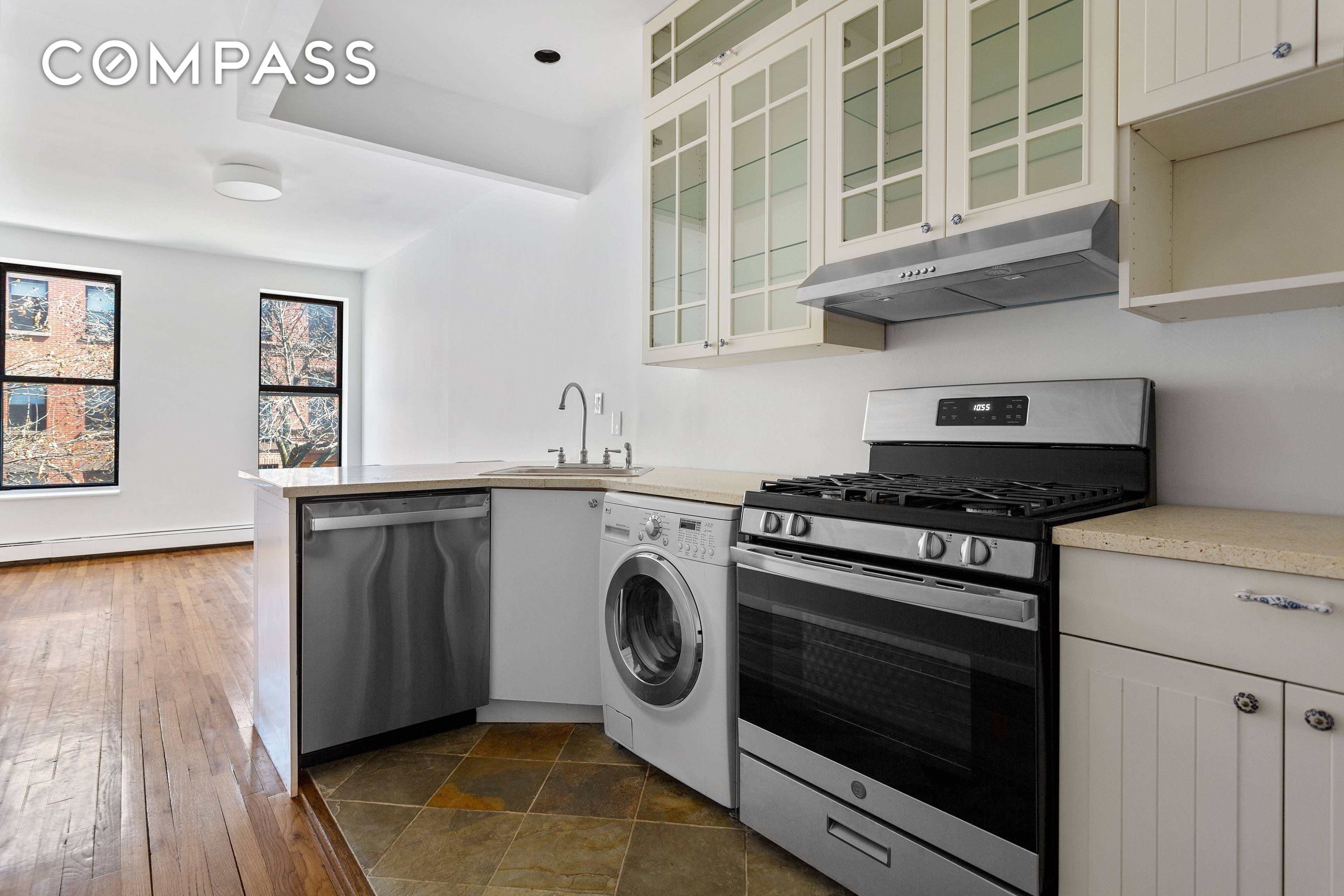 This modern and bright one bedroom is located on a quiet tree lined block in prime Park Slope in a boutique condominium building.