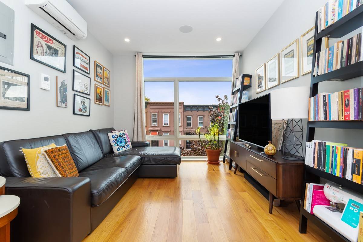STUNNING SOUTH FACING 3 BED 3 BATH DUPLEX CONDO ON BEAUTIFUL STUYVESANT HEIGHTS BROWNSTONE BLOCK For sale from the original owner and never rented, this 1127 sq ft, 3 bedroom, ...