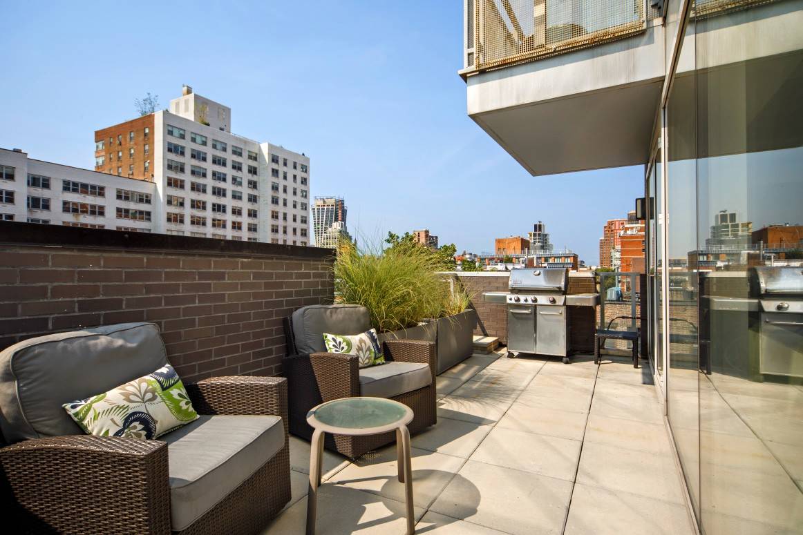 Centrally located near all of Chelseas most iconic spots the Highline, the Hudson River Park, Chelsea Market, Chelsea Piers Sports Complex, Whole Foods, and of course the Chelsea Art Gallery ...
