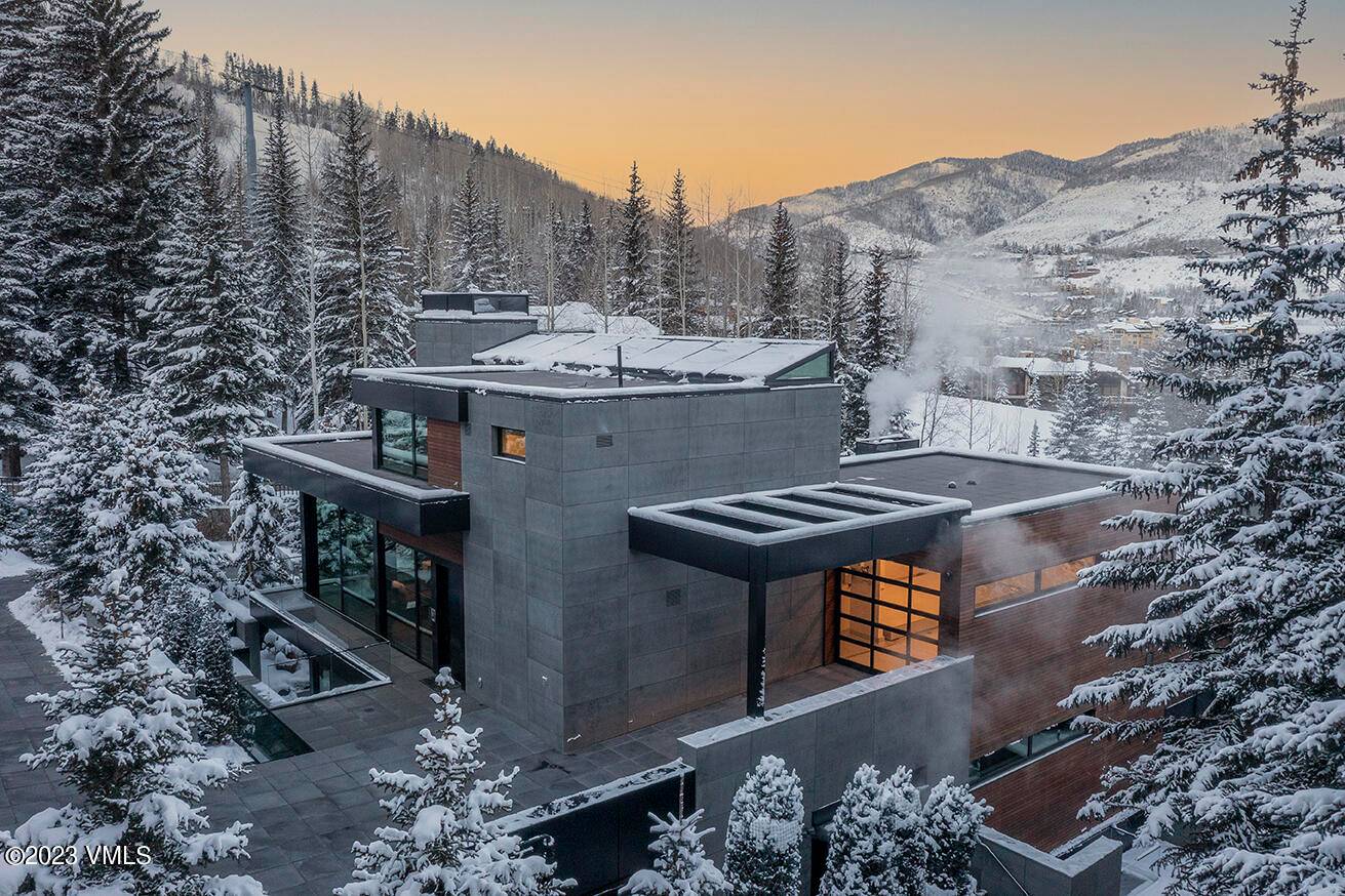 Located within a few steps of Vail's ski slopes this advanced, smart home has been custom designed with over 4, 800 square feet, four bedrooms and six bathrooms.