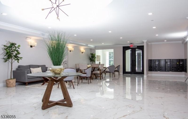 NY Chic Lobby Space
