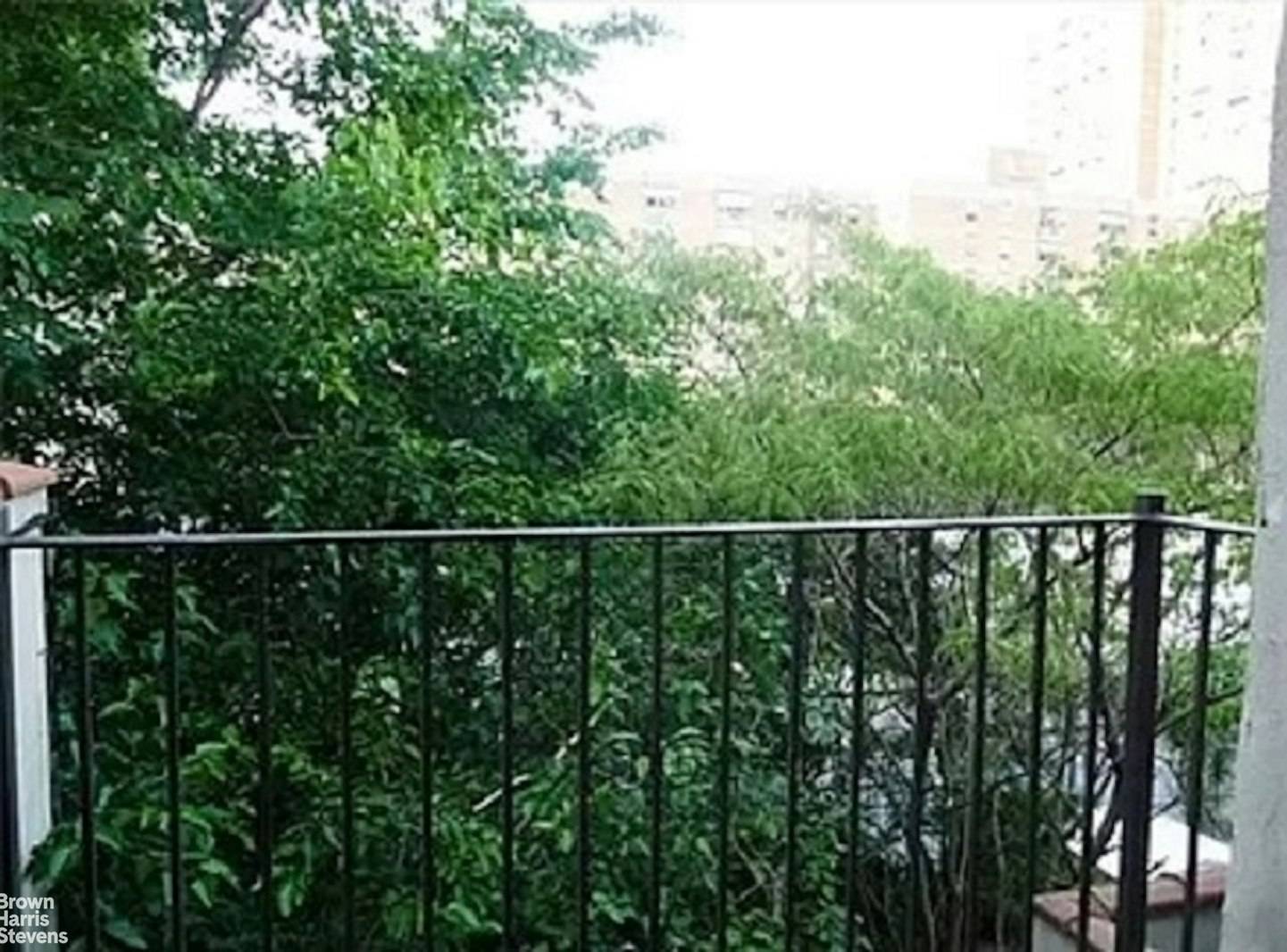 Beautiful East Village 1BR with balcony and washer amp ; dryerAVAILABLE APRIL 20NO DOGS ALLOWEDFantastic space located on East 11th street and Ave BThree flights up in a walkupSeparate kitchen ...