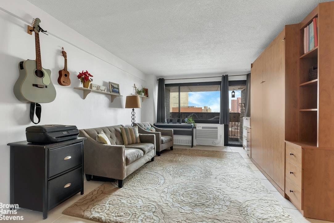 This move in ready high floor oversized one bedroom is everything that you've been waiting for at Southbridge Towers !