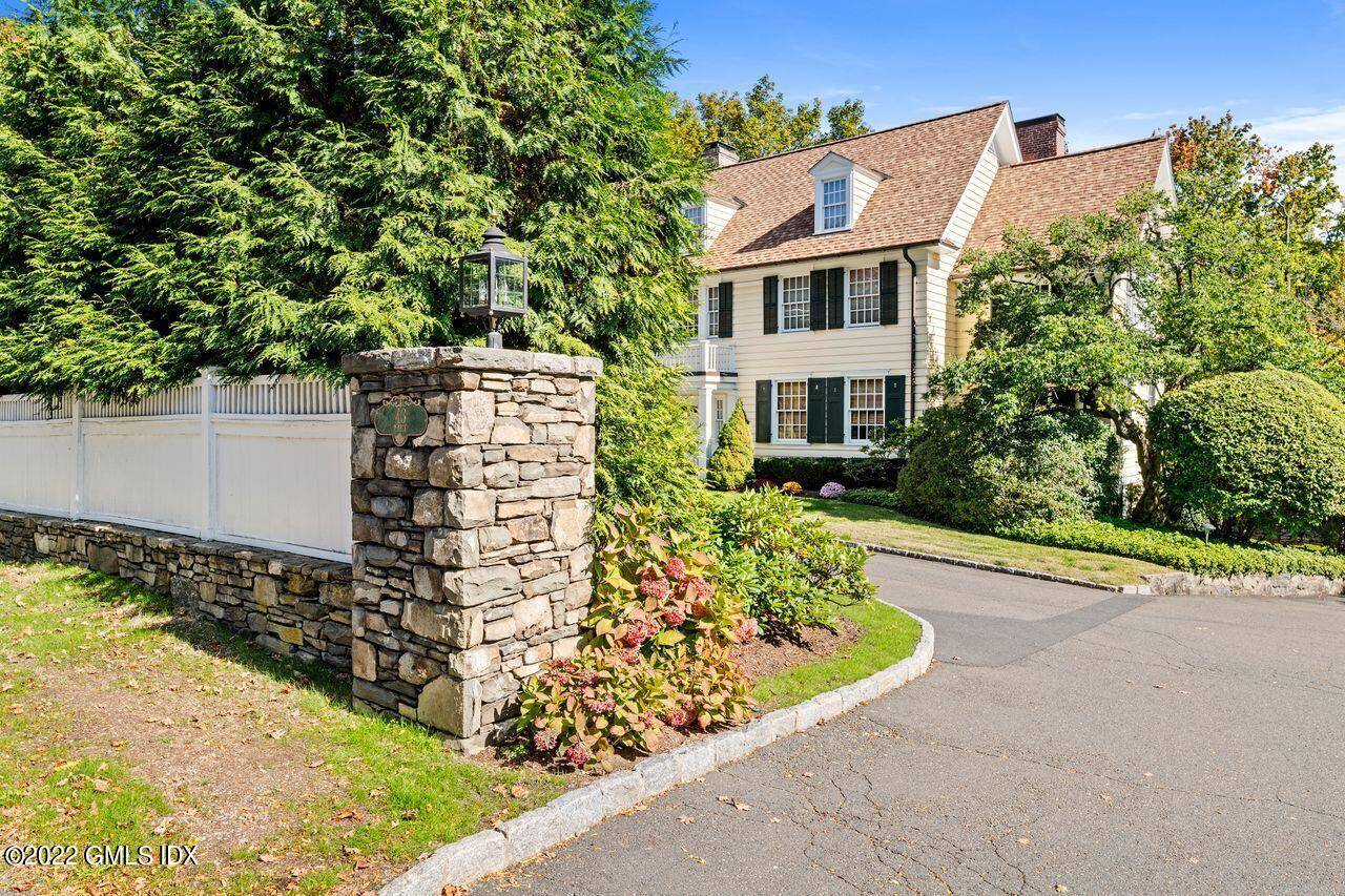 Privately set behind a stone wall and mature trees, this elegant townhouse style end unit in Greentree Estate is perfect for anyone who wants a low density coveted neighborhood with ...
