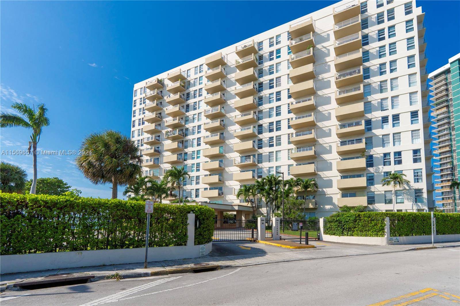 Condo in Historic Bayside Miami with amazing waterfront living and views.