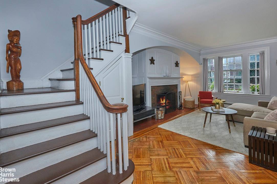 Built in 1917, designed by architects Slee amp ; Bryson, this rare gem is located in the Kenmore Albemarle Terrace Historic District of Victorian Flatbush, a quiet cul de sac ...