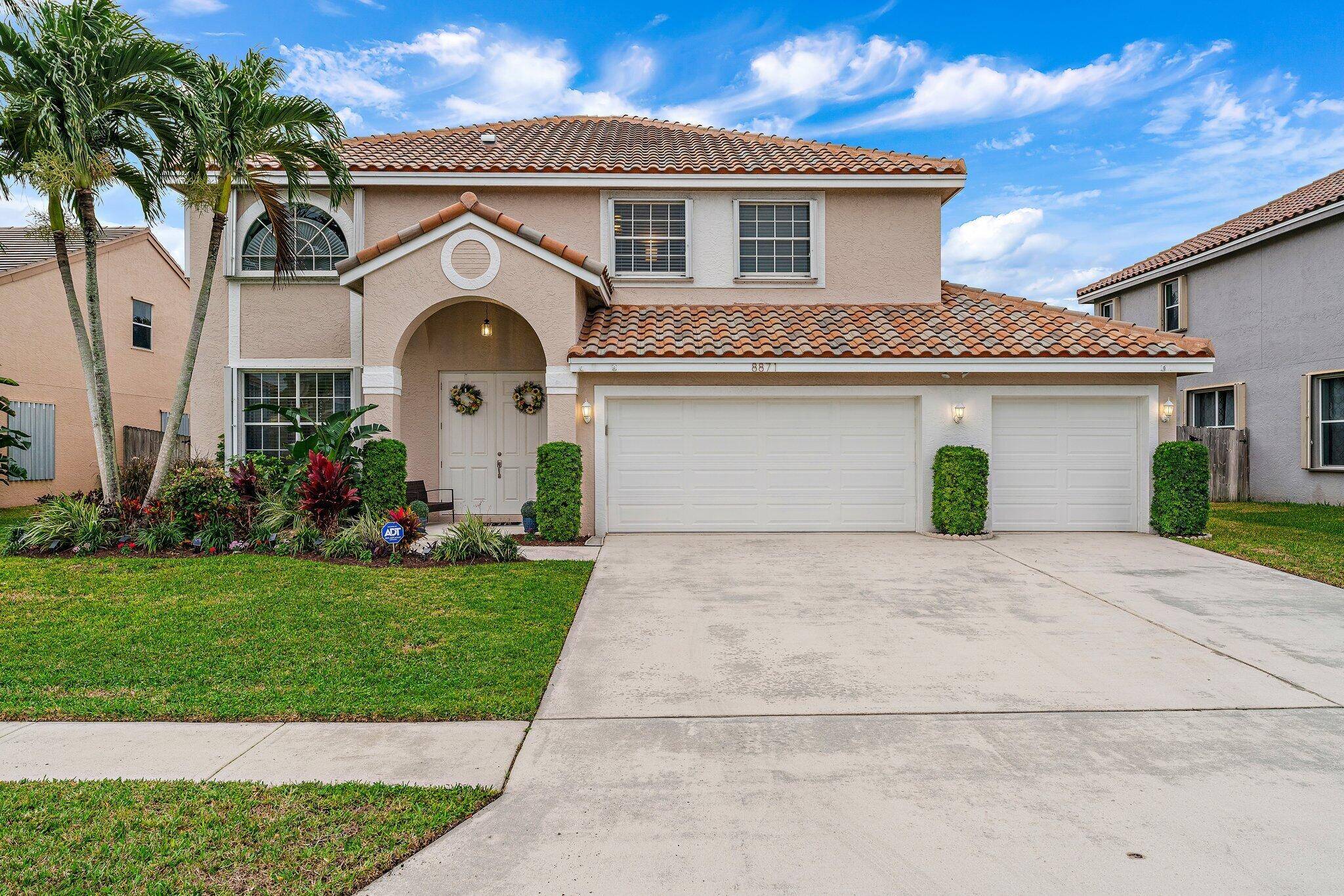 Behold this marvelous Monaco model in the coveted Le Palais neighborhood of Boynton Beach !