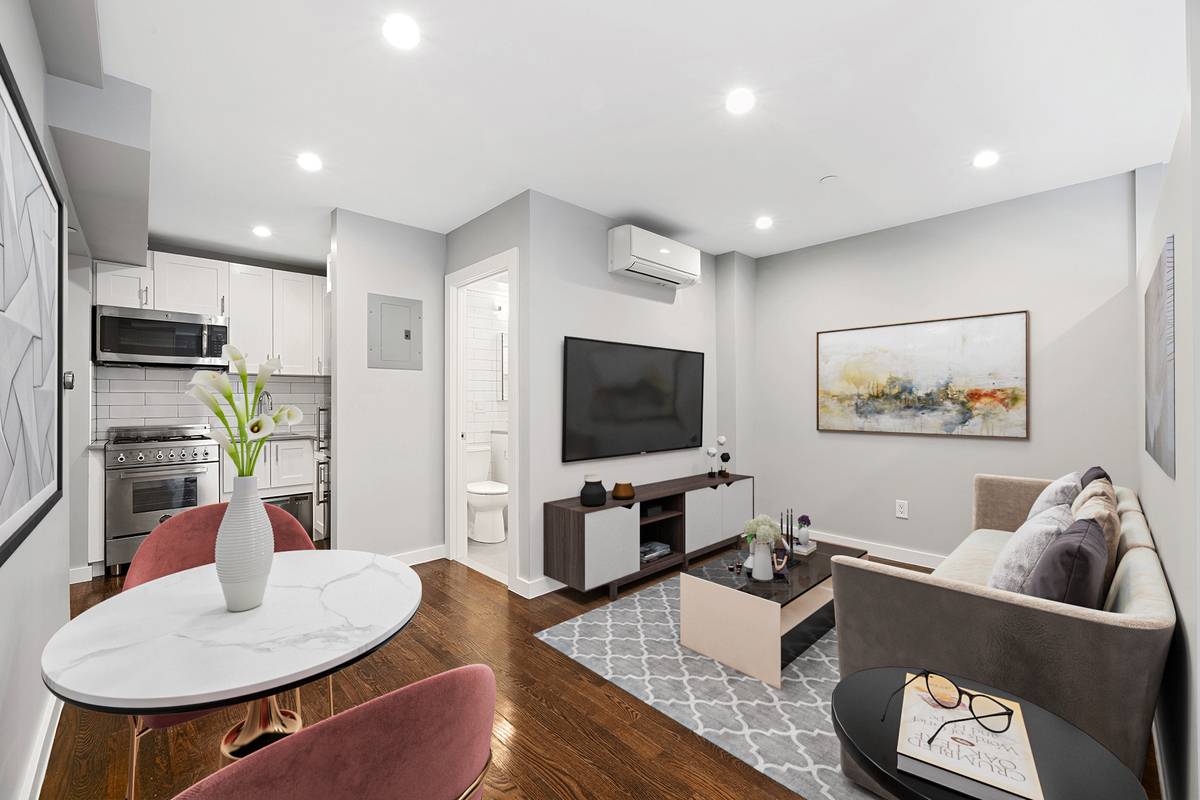 Live in this beautiful, recently renovated 1 Bedroom 1 Bath apartment at 99 Suffolk Street.